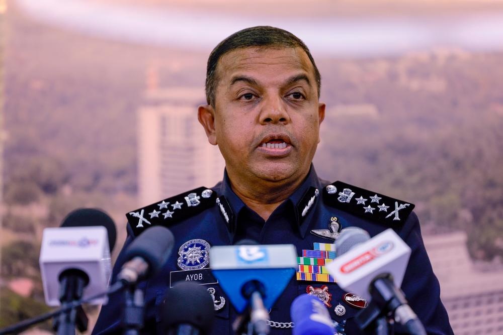 சந்தேக நபர்களை காவல் துறையினர் தீவிரமாக தேடி வருகின்றனர்