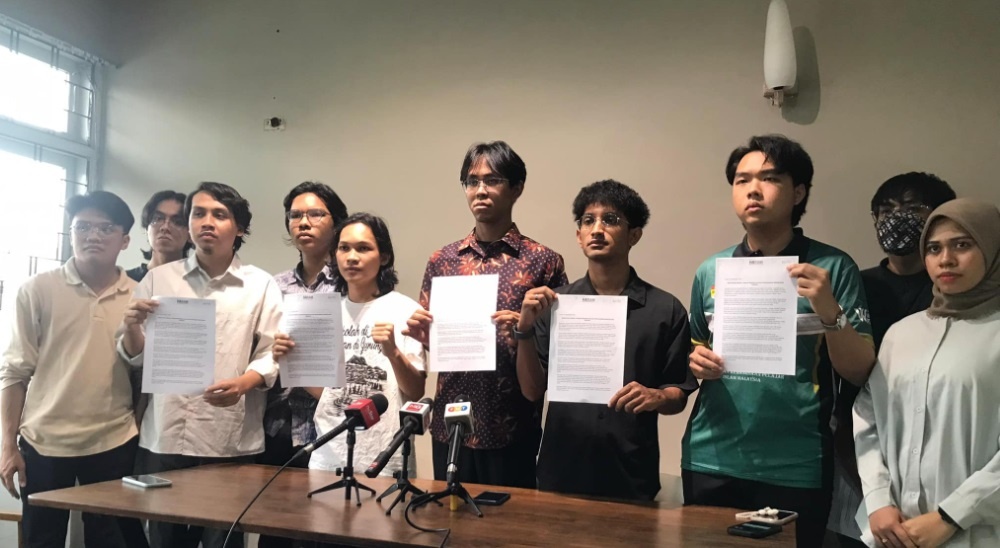 அரசியல் முதலைகள் தப்பிப்பதாக அரசு சாரா இயக்கம் குற்றச்சாட்டு