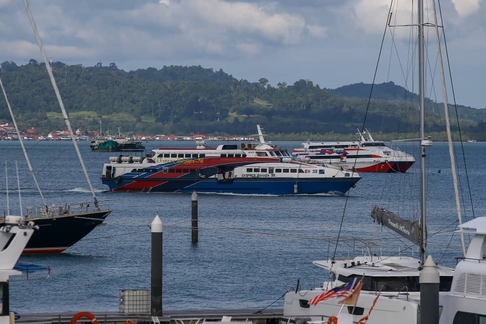 FERRY சேவைகளை வழங்குகிற நிறுவனங்களுக்கு டீசல் மானியம் வழங்குகிறது