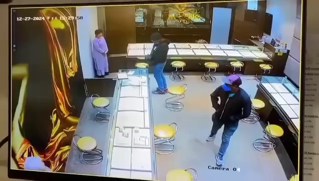 இரு கொள்ளையர்களுக்கு போலீஸ் வலைவீச்சு