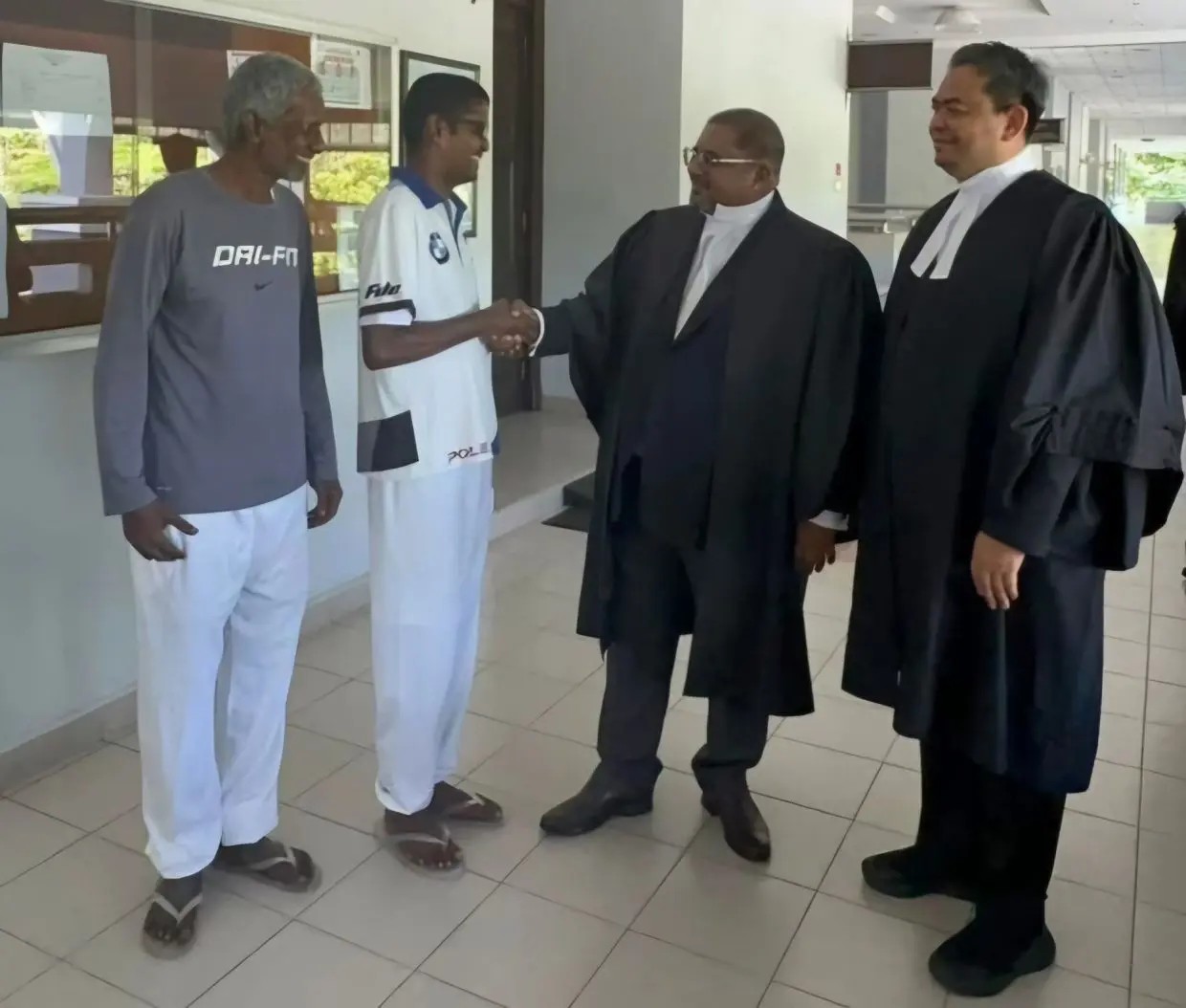 கொலை வழக்கில் இரு இந்தியர்கள் விடுதலை