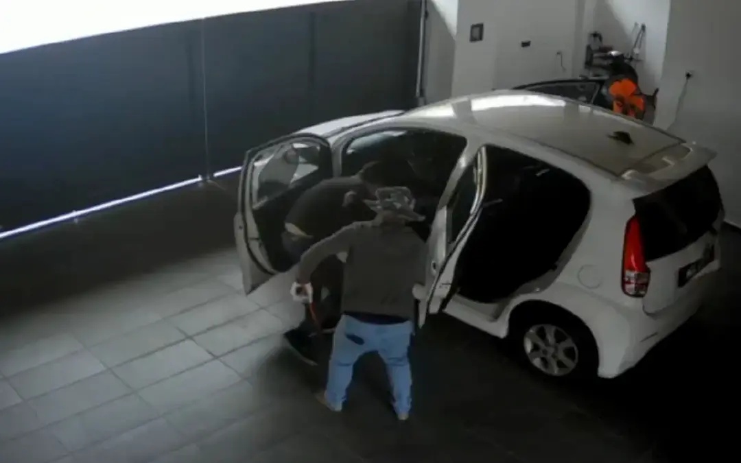 மூவார் கொள்ளைச் சம்பவம்: மூவர் கைது