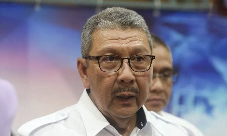 சுமார் 1,400 அரசு ஊழியர்கள் கையெழுத்திடவில்லை