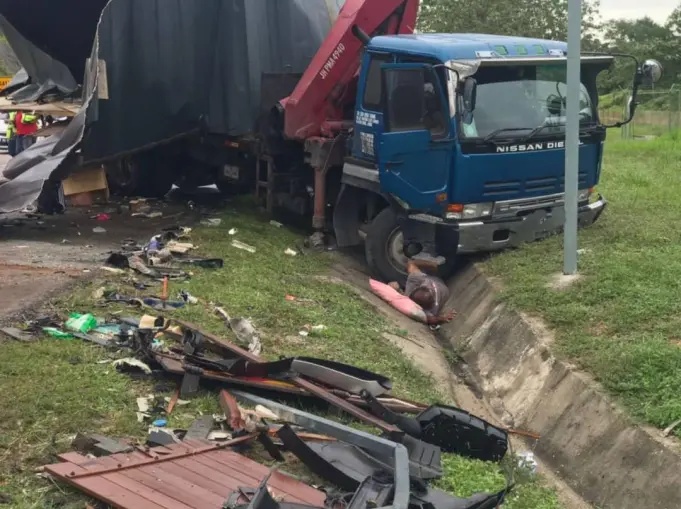 பத்து கிலோ மீட்டர் தூரம் வரையில் நீடித்த வாகனப்போக்குவரத்து நெரிசல்