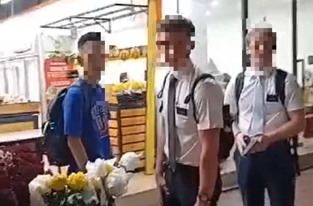 இரண்டு அமெரிக்க சுற்றுலாப் பயணிகளின் வாக்குமூலத்தைக் காவல் துறையினர் பதிவு செய்துள்ளனர்