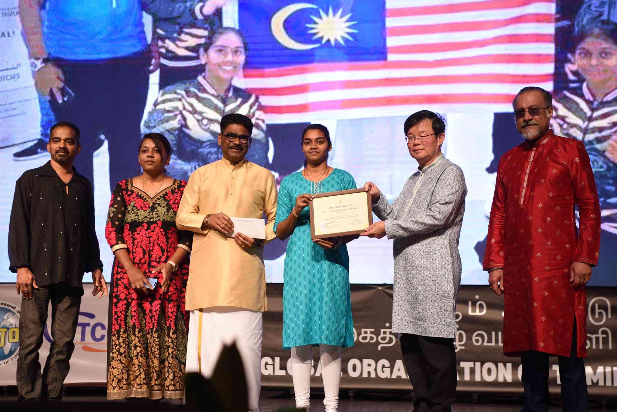 6 சிலம்ப வீரர்களுக்கும் பினாங்கு அரசு தலா ஆயிரம் ரிங்கிட் வெகுமதி வழங்கி கெளரவிப்பு