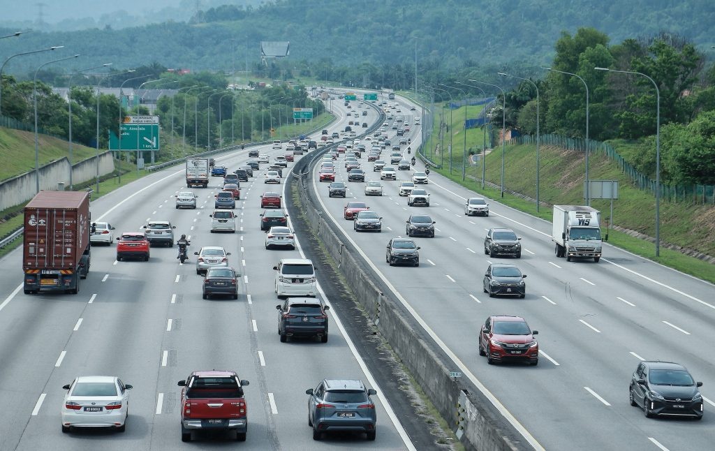 பிரதான நெடுஞ்சாலைகளில் கடும் போக்குவரத்து நெரிசல்