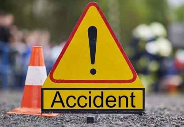 மத்தியப் பிரதேசத்தில் பேருந்து கவிழ்ந்து மூவர் மரணம்