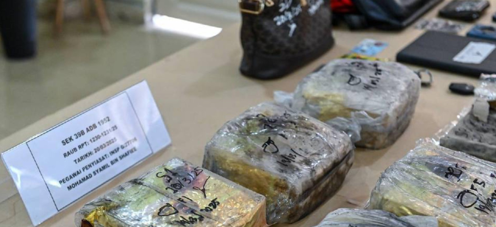 ரவூப்பில் போதைப் பொருள் பறிமுதல்: ஓர் இந்தியப் தம்பதியர் உட்பட நால்வர் கைது