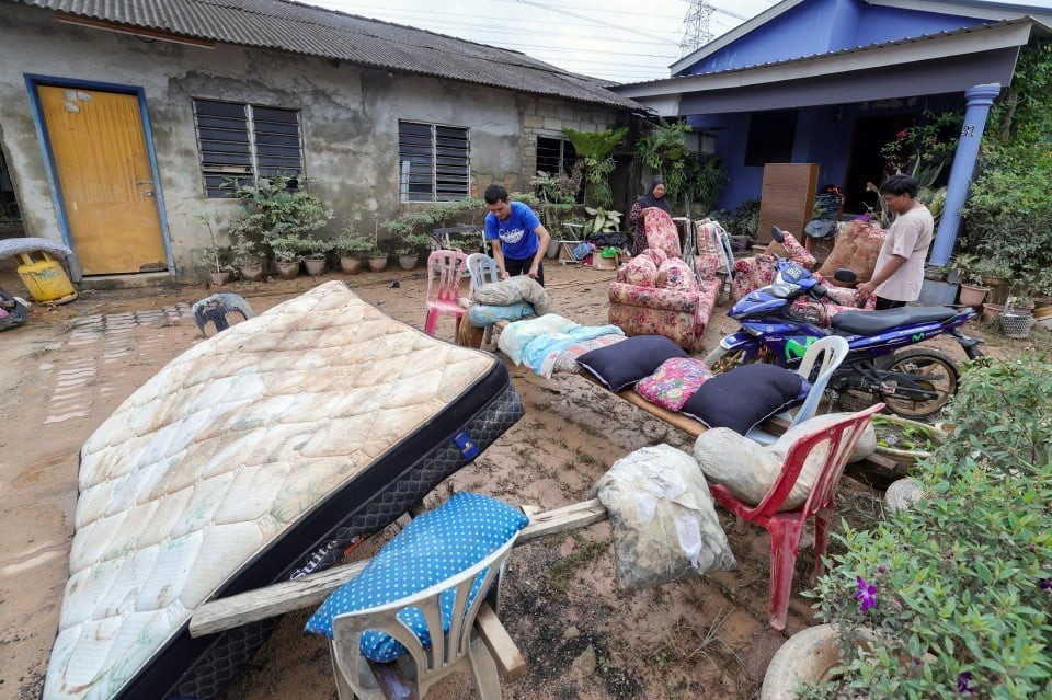 மின்சாரம் முழுமையாக வழக்க நிலைக்குத் திரும்பியது