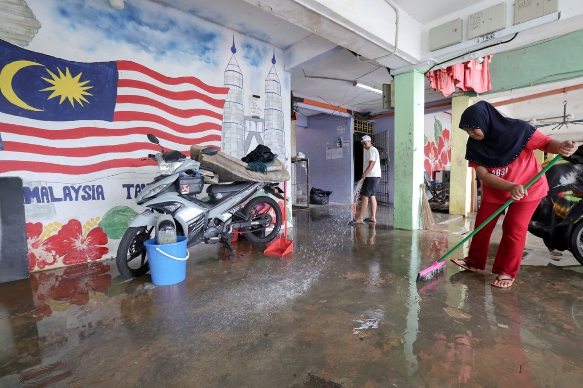 வெள்ளத்தில் பாதிக்கப்பட்ட ஜோகூர் மக்களுக்கு ரொக்க நிதி உதவி