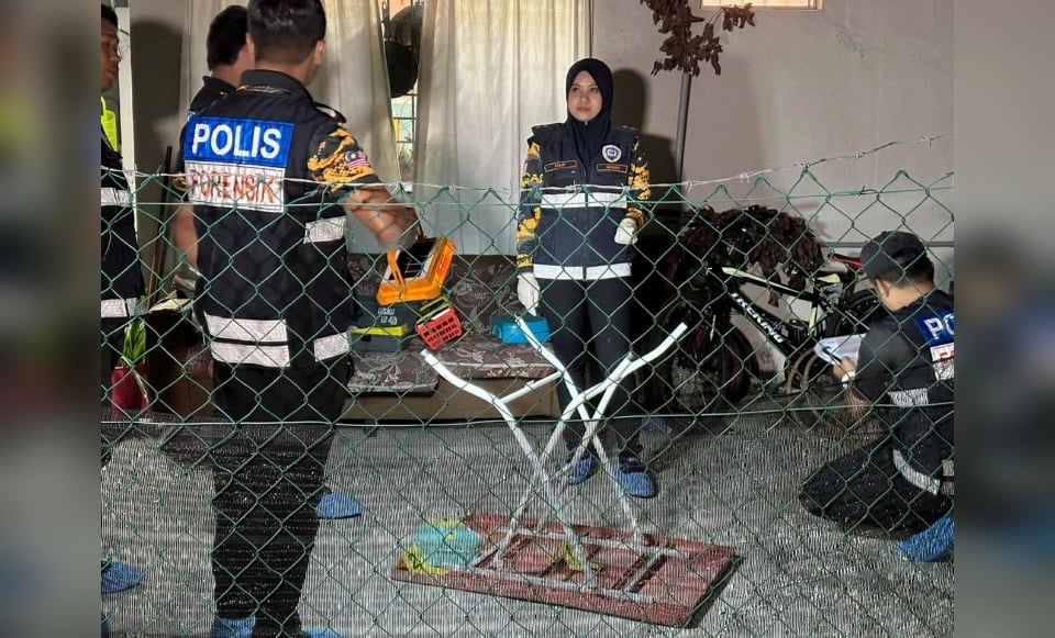 மடக்கு மேஜையில் தலை சிக்கி, 6 வயது சிறுமி பரிதாப மரணம்