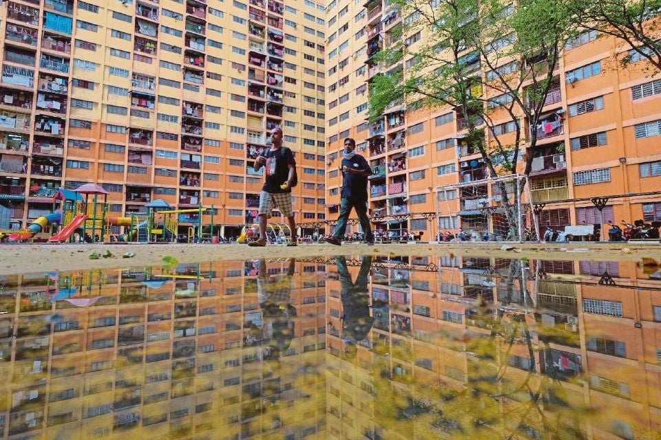 புதுப்பிக்கப்பட வேண்டிய அடிக்குமாடி குடியிருப்புகளுக்கு அலுவல் பயணம்