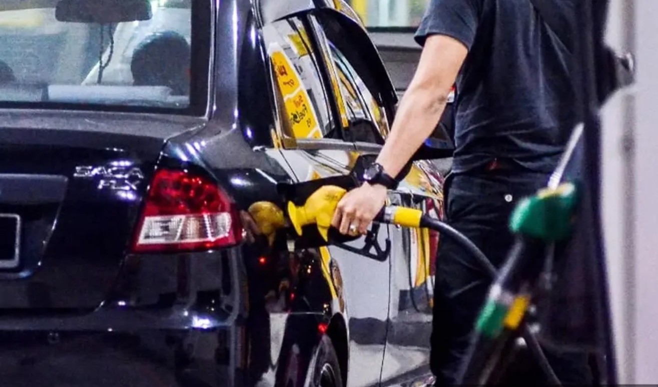 ரோன் 95 பெட்ரோலை நிரப்புவதற்கு மைகாட் அட்டையைப் பயன்படுத்துவதா? தெளிவான விளக்கத்தைக் கோருகின்றன எண்ணெய் நிலையங்கள்