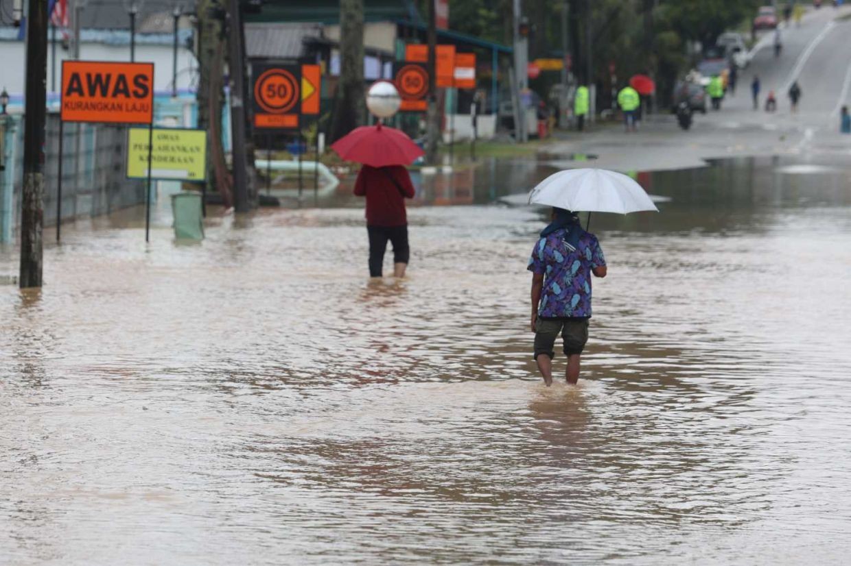 இரண்டு முக்கியப் பாலங்கள் சேதம்