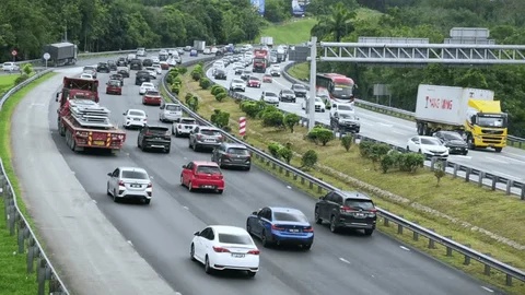 நெடுஞ்சாலைகளில் வாகனப் போக்குவரத்து சீராக உள்ளது