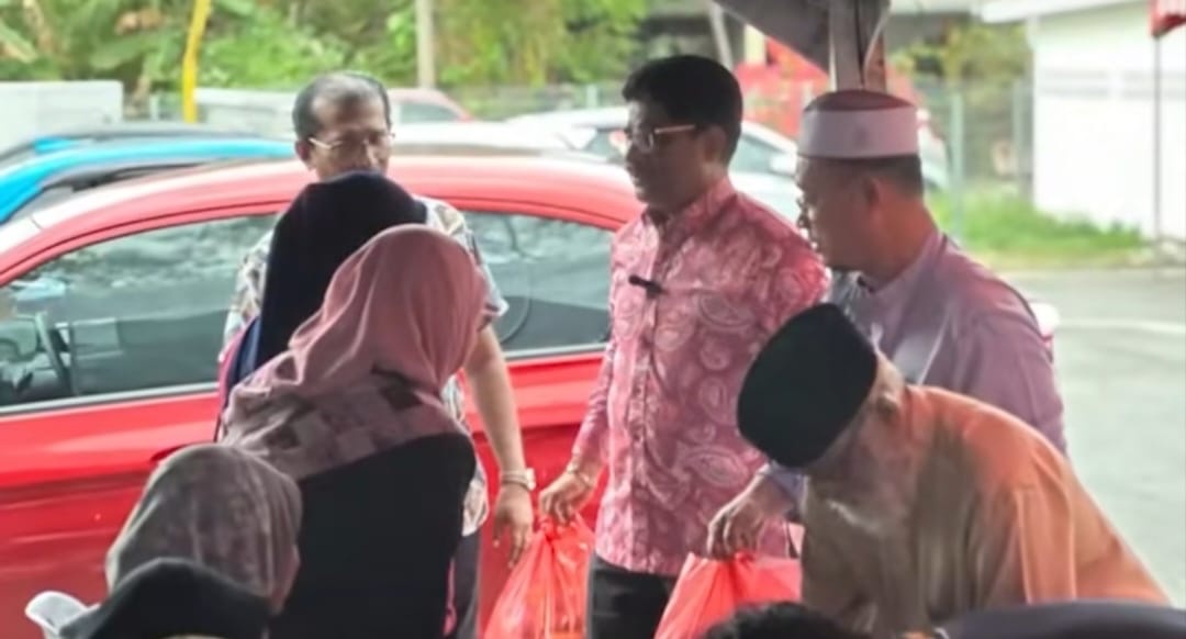 நோன்புப் பெருநாளை முன்னிட்டு டத்தோஸ்ரீ சுந்தராஜு அன்பளிப்புகளை வழங்கினார்