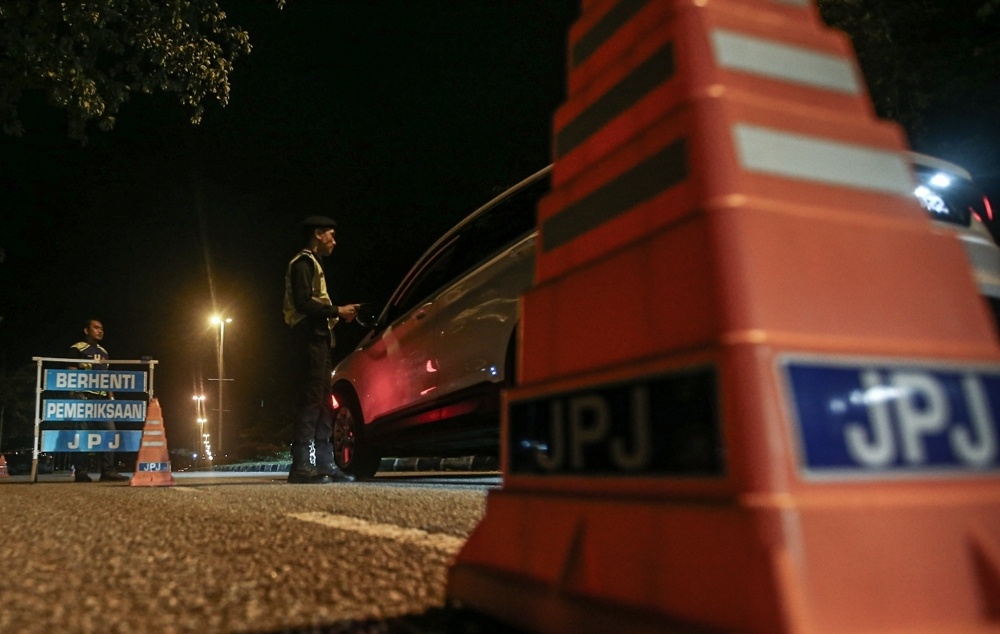 ஜேபிஜே அதிகாரிக்கு ஓராண்டு சிறை