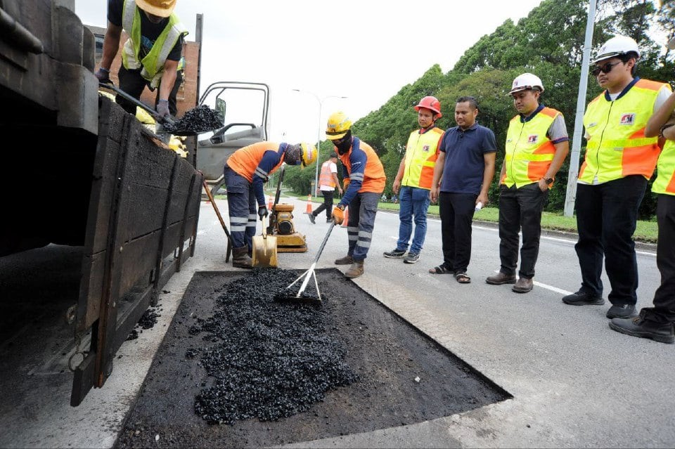 800 பள்ளங்கள் சரி செய்யப்படும்