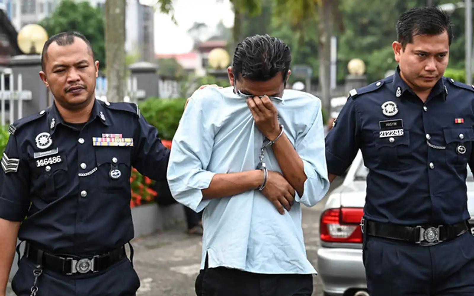 இரண்டு மாணவிகளுடன் பாலியல் தொடர்பு: விரிவுரையாளர் மீது குற்றச்சாட்டு