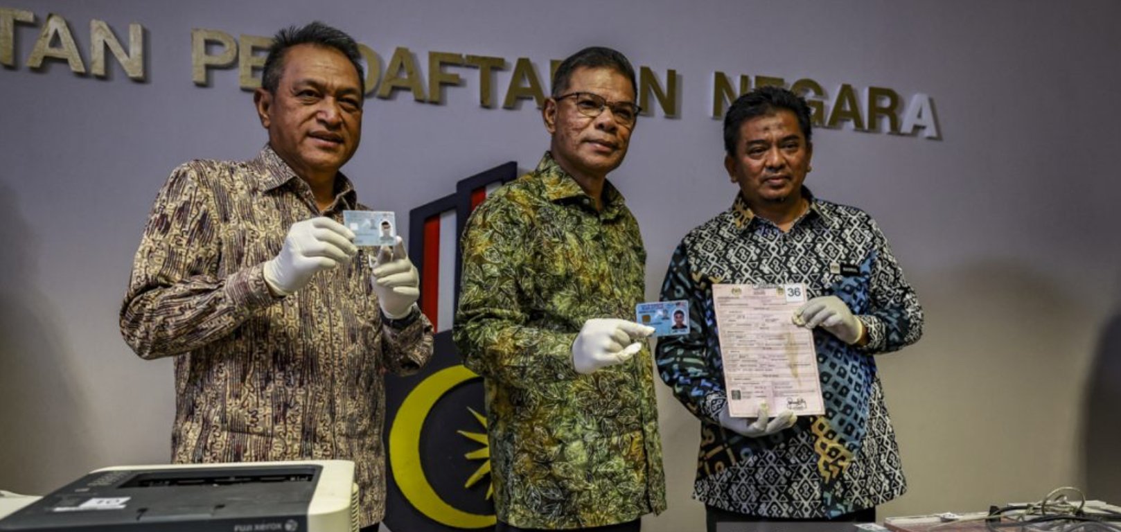 மலேசிய பிறப்புப் சான்றிதழைப் பெறுவதற்குப் போலி ஆவணங்களைத் தயாரித்து வந்த கும்பல் முறியடிப்பு - செல்லத்தக்க 80 பிறப்பு சான்றிதழ்கள் கண்டுபிடிப்பு