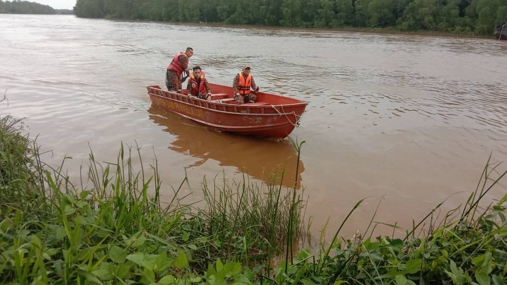 ஒரே குடும்பத்தைச் சேர்ந்த இரண்டு சிறார்கள் நீரில் மூழ்கினர்