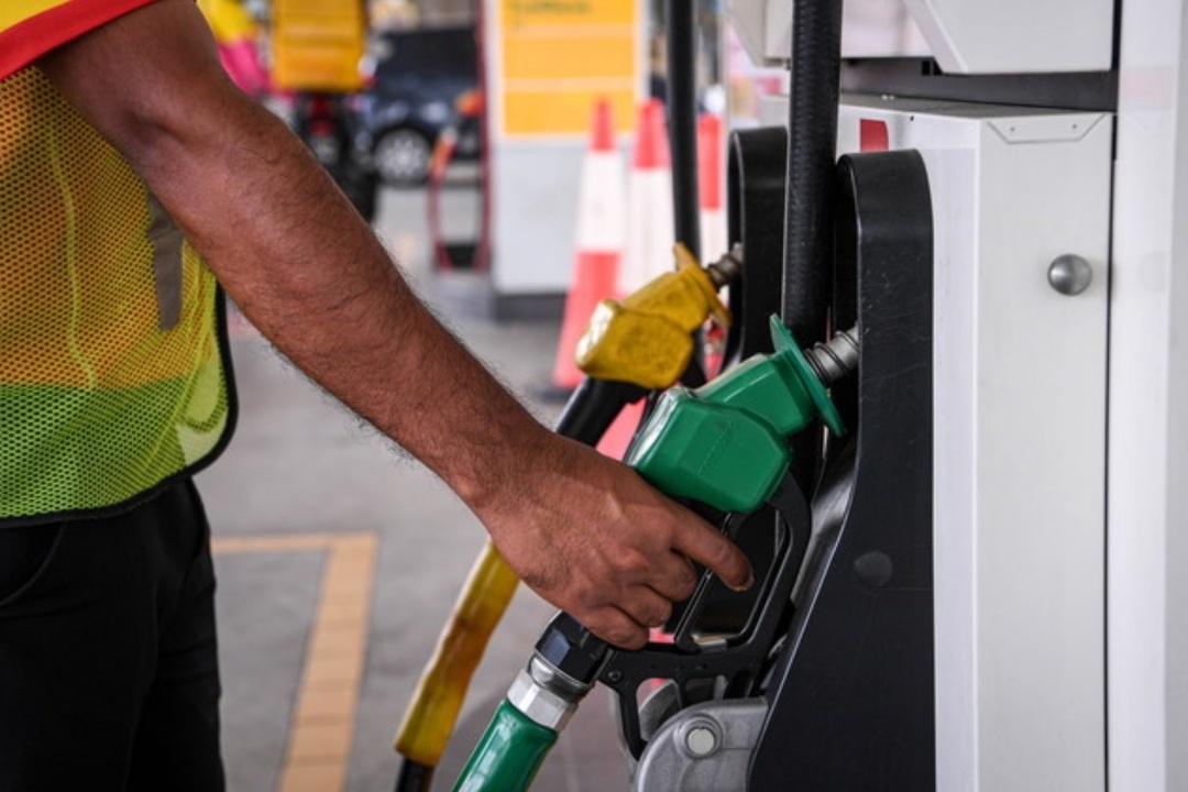 பெட்ரோல் ரோன் 97, 10 காசு விலை குறைந்தது