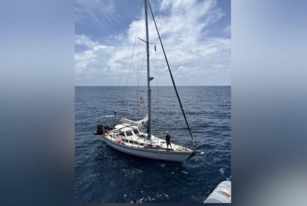 ஆஸ்திரேலிய பிரஜையை மலேசிய கடற்படை காப்பாற்றியது