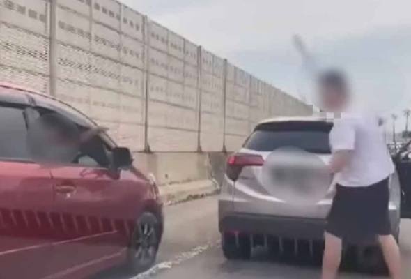 தகராற்றில் ஈடுபட்ட இருவரை போலீஸ் தேடுகிறது