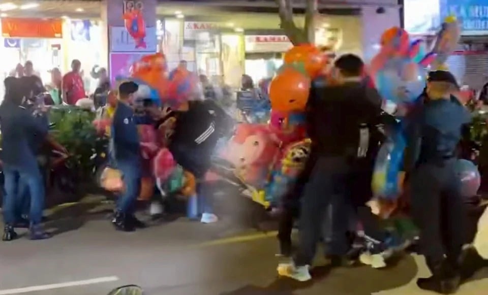 காவல் துறையினர் சிசிடிவி காட்சிகளை ஆராய்ந்து வருகின்றனர்