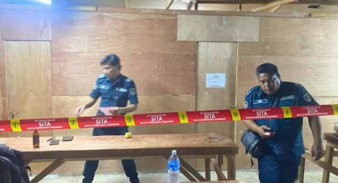 உரிமம் இல்லாமல் மாற்றப்பட்ட மளிகைக் கடை மூடப்பட்டது