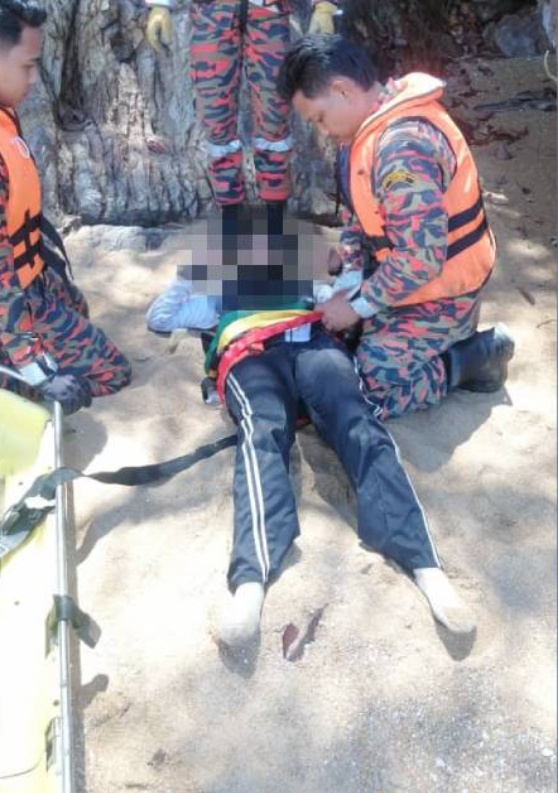 மலையேறும் போது நான்கு சிநேகிதிகள் தவறி விழுந்தனர்