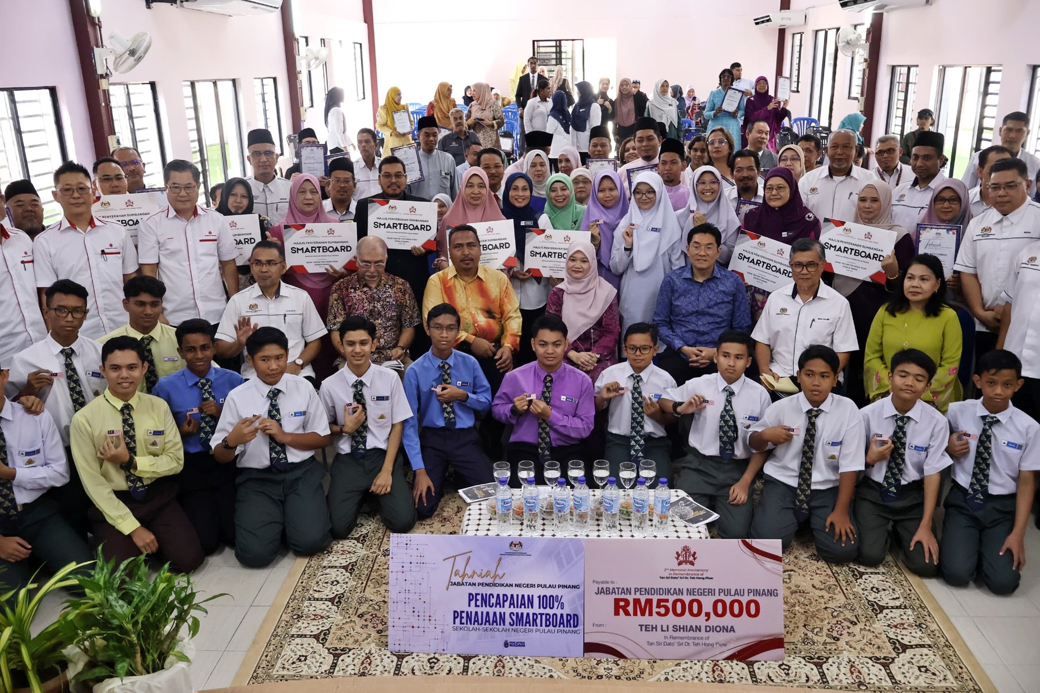 10,000க்கும் மேற்பட்ட பள்ளிகளில் ஸ்மார்ட் போர்டுகள் பொருத்தப்படும்