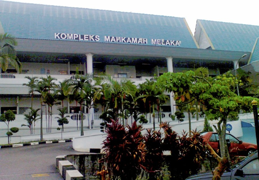 தலைக்கவசத்தால் தாக்கியதற்காக வர்த்தகருக்கு 4,300 ரிங்கிட் அபராதம்