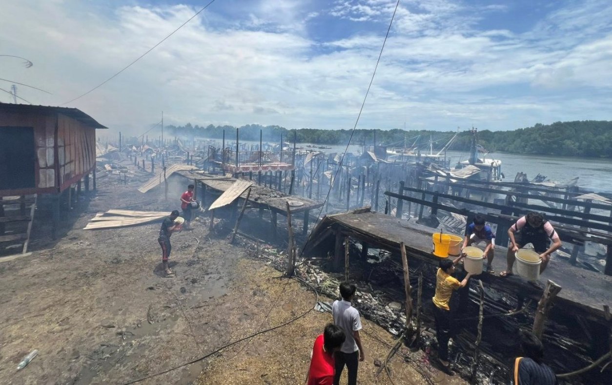 சண்டக்கானில் தீ: 21 வீடுகள் அழிந்தன