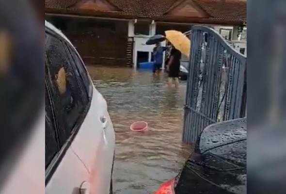 அடை மழையில் பல்வேறு பகுதிகள் வெள்ளக்காடாக மாறின