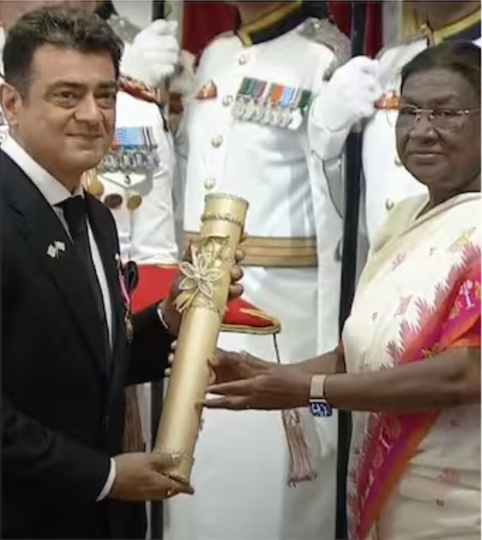 பத்மபூஷன் விருது பெற்ற நடிகர் அஜித்