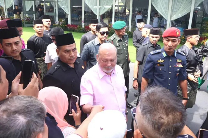 இஸ்தானா பெசாரில் ஹரி ராயா பொது உபசரிப்பு