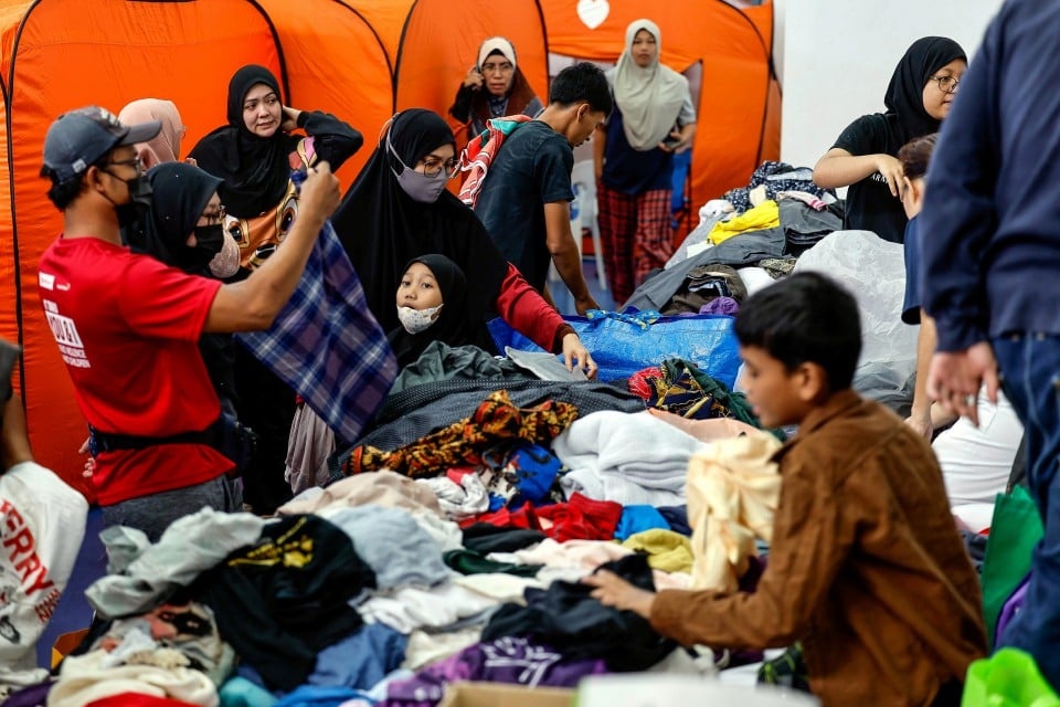 485 பேர் புத்ரா ஹைட்ஸ் பள்ளிவாசலின் பலநோக்கு மண்டபத்தில் உள்ள துயர் துடைப்பு மையத்தில் உள்ளனர்