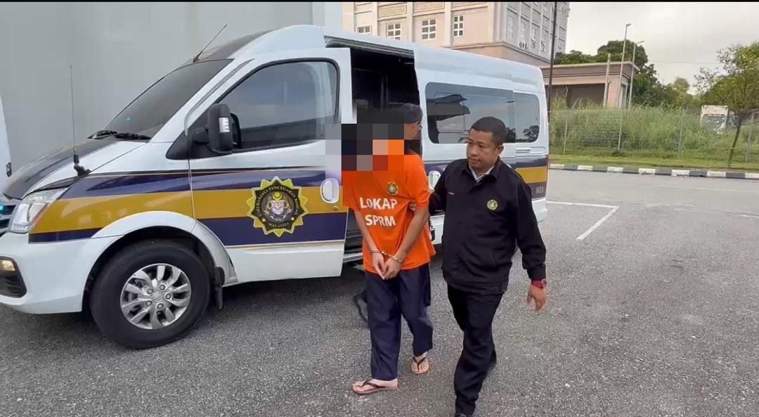 போலீஸ் அதிகாரிக்குத் தடுப்புக் காவல்