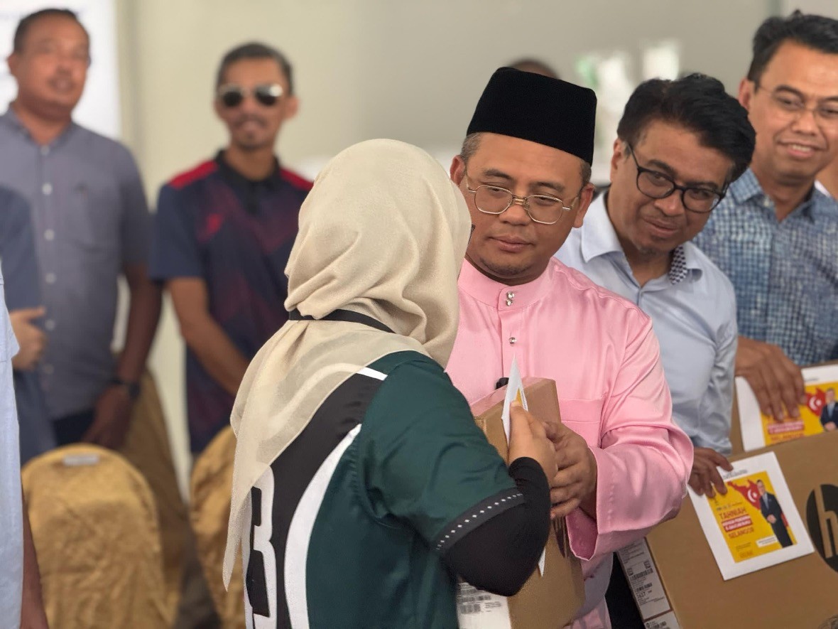 புத்ரா ஹைட்ஸ் சம்பவம்: 37 மாணவர்களுக்கு மடிக்கணினி