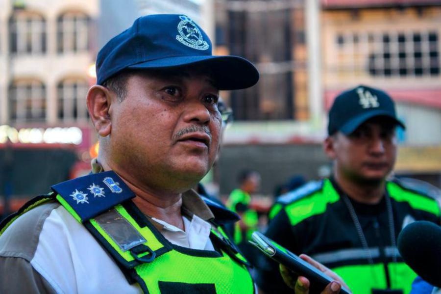 இந்திய நபர் வெட்டுக் கத்தியால் தாக்கப்பட்ட சம்பவம் : மூவர் கைது