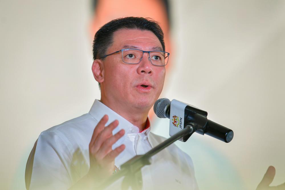 பிரதமரையும், போக்குவரத்து அமைச்சரையும் கேலி செய்வதா?