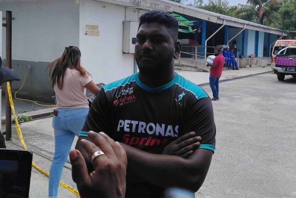 பலத்த வெடிச் சத்தத்துடன் நெருப்பு உக்கிரமாக எழுந்தது