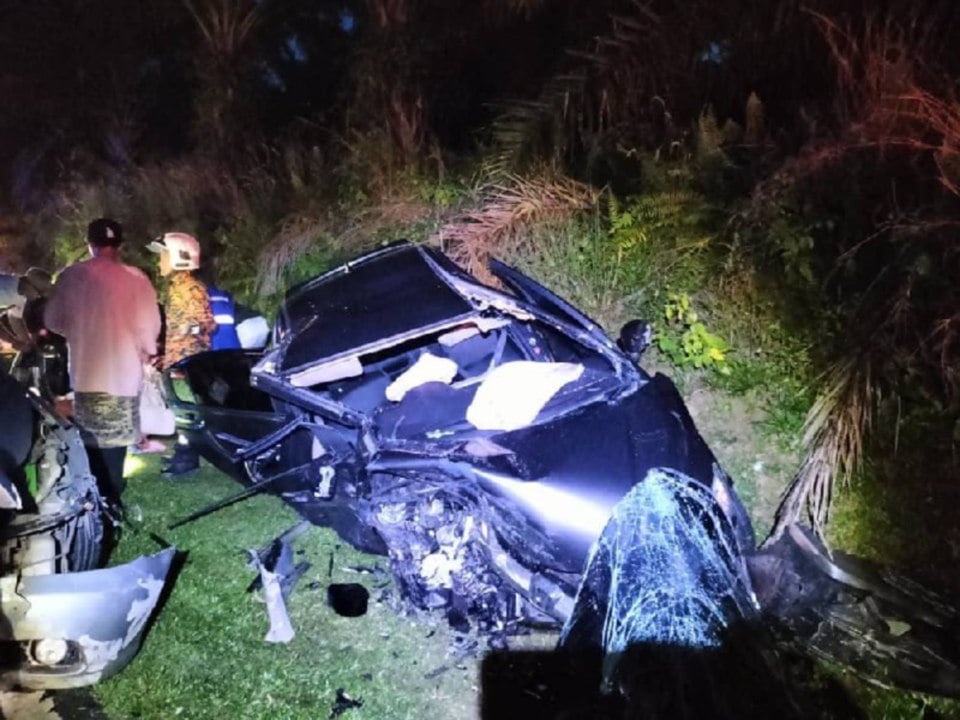 இரண்டு வாகனங்கள் நேருக்கு நேர் மோதல், ஒருவர் பலி