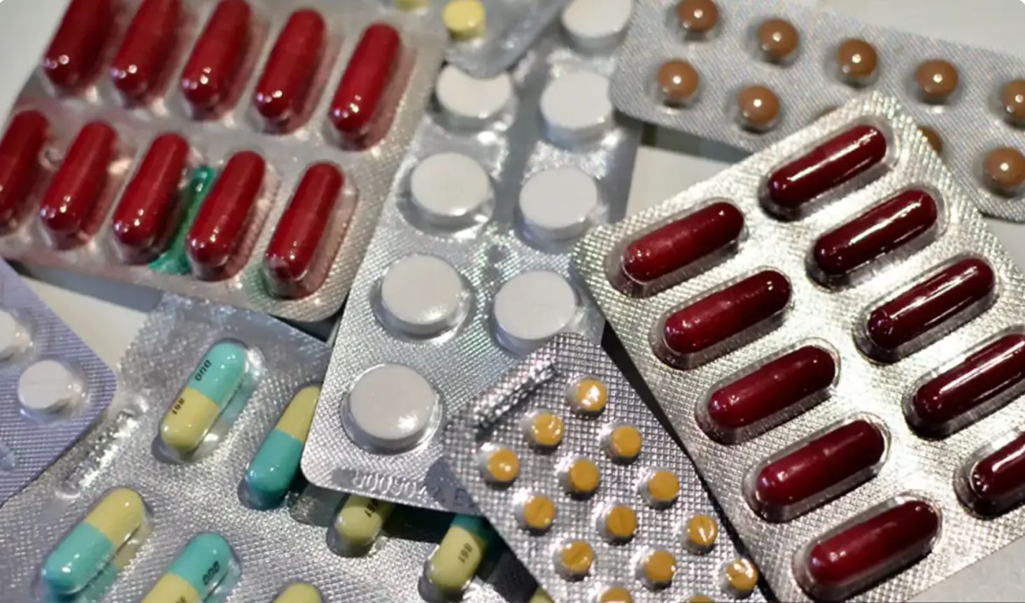 கிளினிக்குகளில் மருந்து விலைகள் காட்சிக்கு வைக்கும் நடைமுறை நாளை மே முதல் தேதி அமலுக்கு வருகிறது