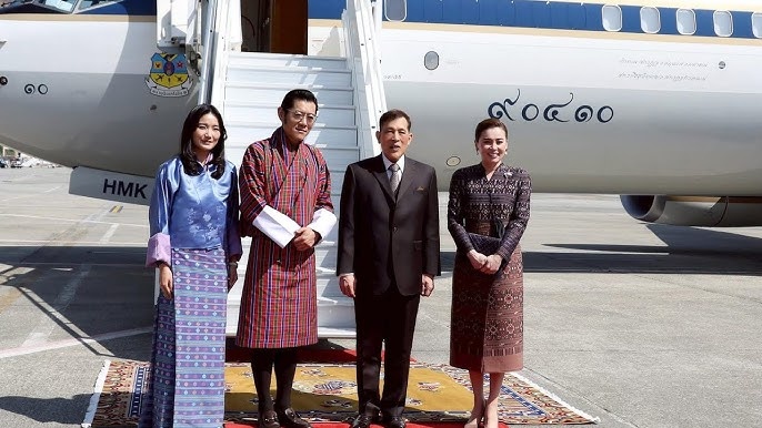 போயிங் 737 விமானத்தைப் பாதுகாப்பாக தரையிறக்கினார் தாய்லாந்து மன்னர்