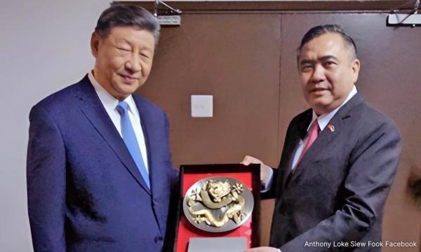 நினைவுச் சின்னம் வழங்கியதைப் பெரிதுப்படுத்த வேண்டாம்