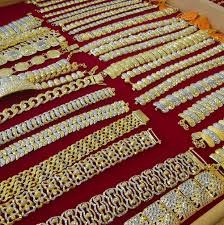 தங்க ஆபரணங்களைக் களவாடிய தம்பதியர்