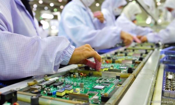 அமெரிக்காவின் நடவடிக்கையினால் ஆயிரக்கணக்கானோர் வேலை இழக்கலாம்